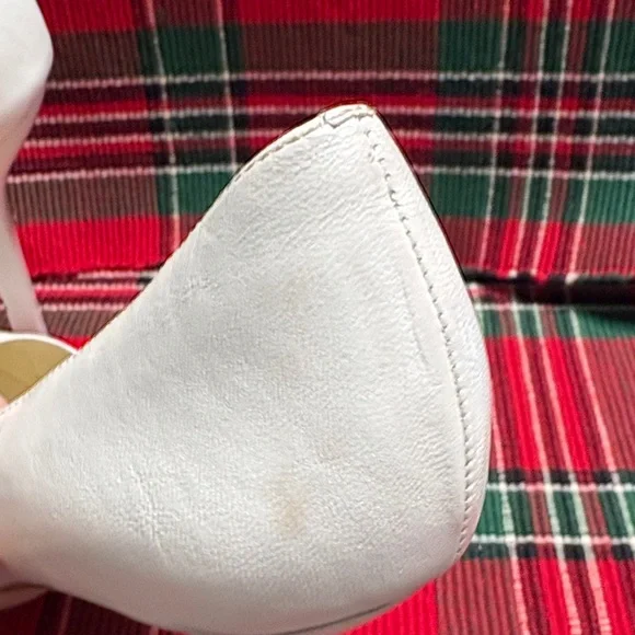 🖤BCBGirls White Heels with Gold Buckle🖤 - Picture 5 of 11